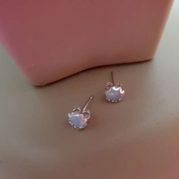 Artisian crafteduniquely U real fire opals studs - Picture 6 of 6